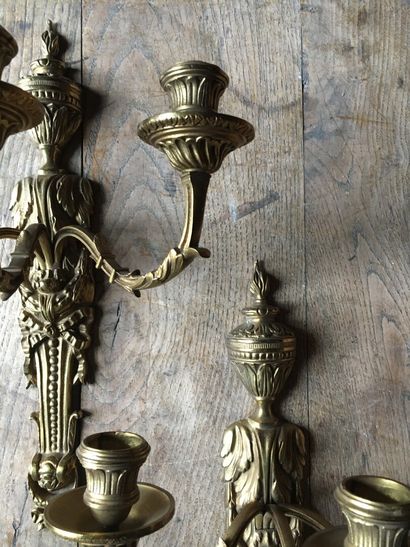 Paire d'appliques à trois branches en bronze...