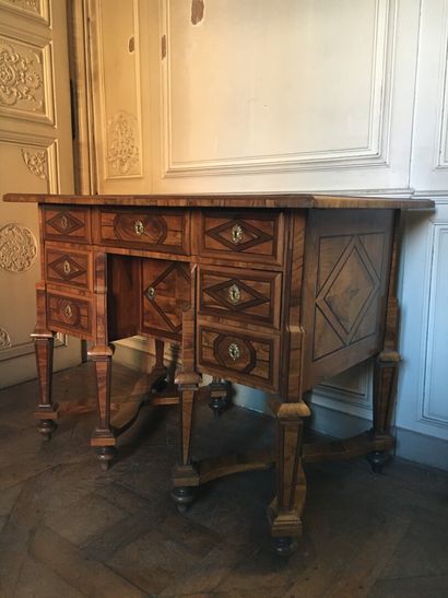 Bureau Mazarin en placage de bois fruitier,...