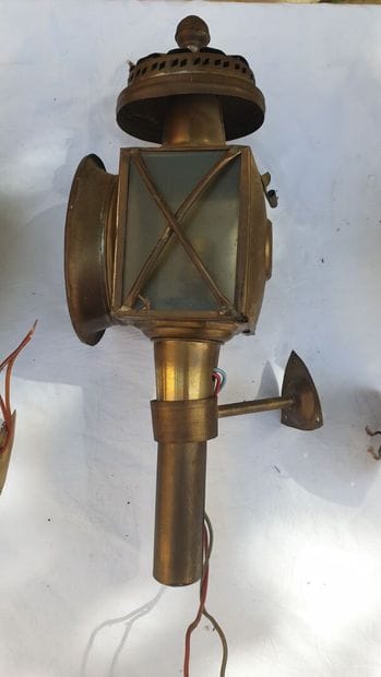Trois lanternes XIXe siècle.

H.45 cm

H.50...