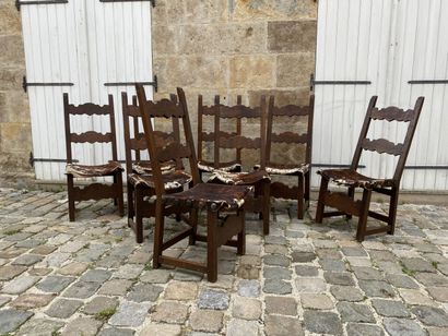 Huit chaises en bois naturel de style Louis...