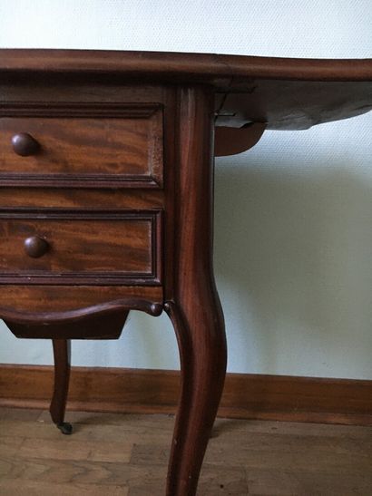 Table travailleuse en acajou et placage d'acajou,...