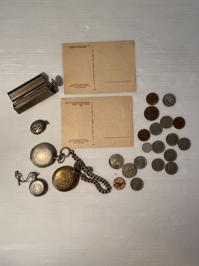 Lot including a cigarette roll, two postcards...