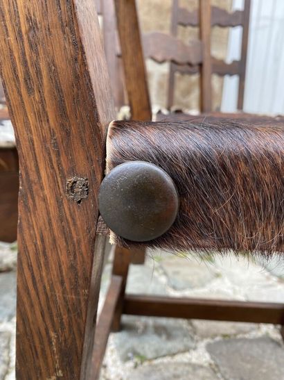 Huit chaises en bois naturel de style Louis...