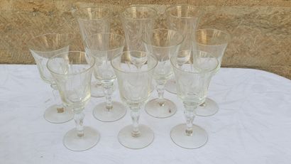 HANDKERCHIEF of glassware including footed...