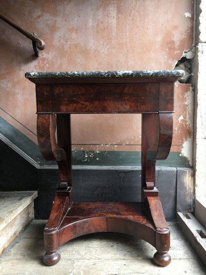 Petite console d'époque Restauration

En...