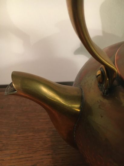 Tinned copper kettle, 20th century

H. 24...