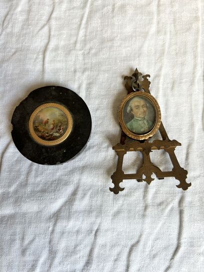Couvercle d'une boîte en écaille orné d'une...