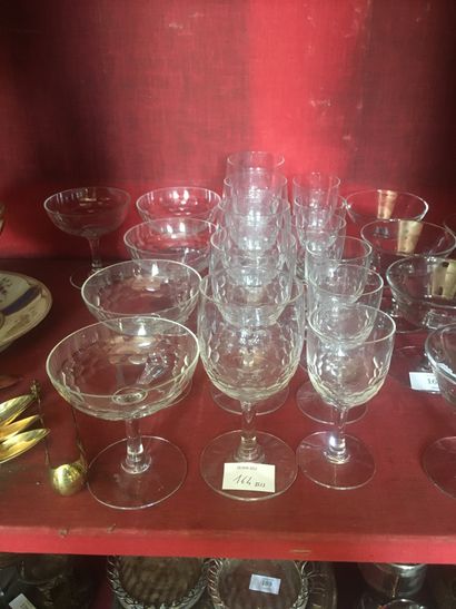 Partie de service de verres vers 1900 comprenant...