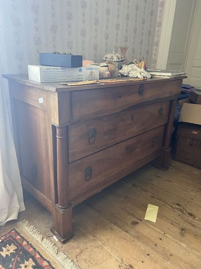 Commode en bois fruitier du début du XIXe

Montant...