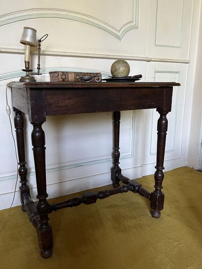 Walnut table, Louis XIV style, 19th century

Resting...