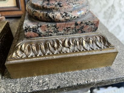 Paire de vases en granit d'Assouan, première...