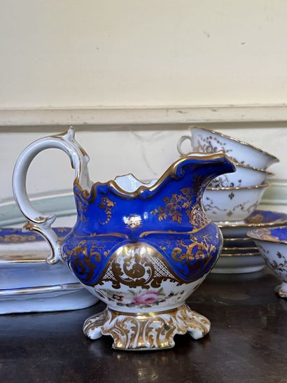 PARIS, Louis Philippe period

Part of a cake...