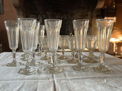 Partie de service en cristal comprenant :

Dix...