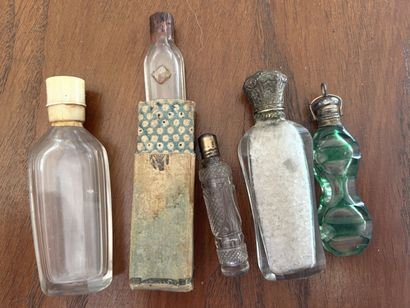 Lot de 5 flacons à sel en cristal et verre,...