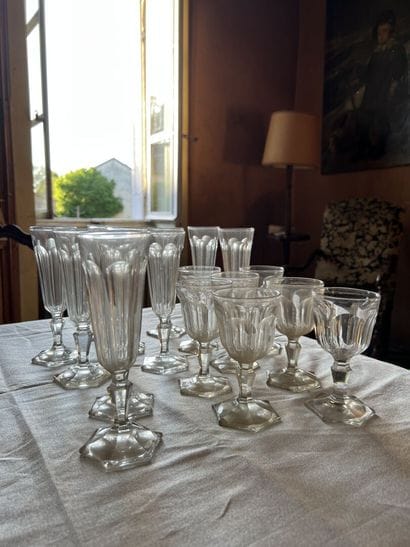 Partie de service en cristal comprenant :

Dix...