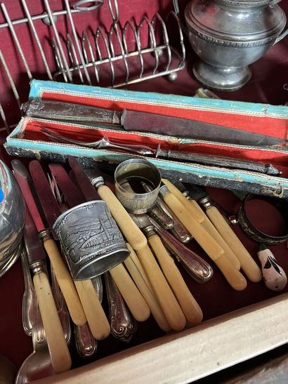 For lot de couverts, pièces de service, bouilloire,...