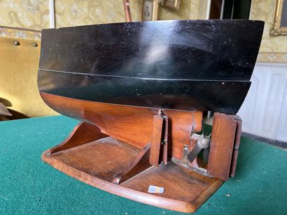 Model of the stern of a ship propelled by...