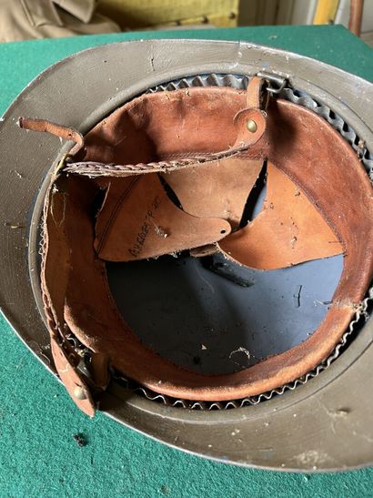 Artillery helmet, model 1915, called Adrian,...