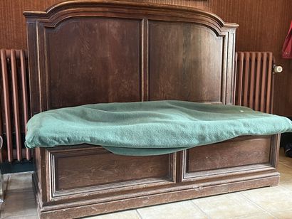 Banc de hall en chêne mouluré, fin du XIXème

A...