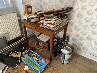Table desk in fruit wood, early 19th century

It...