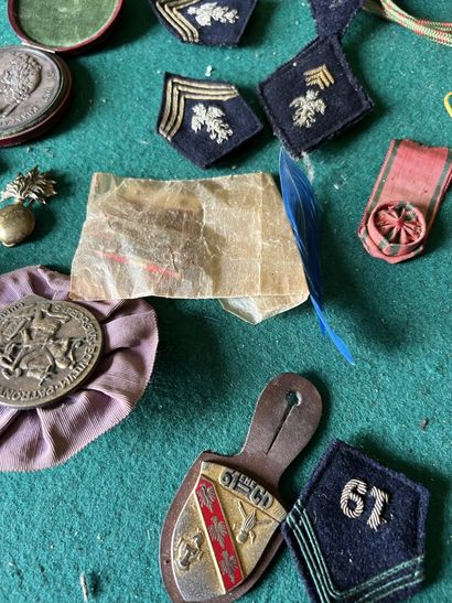 Memorabilia of Major General de G. Lot: collar...
