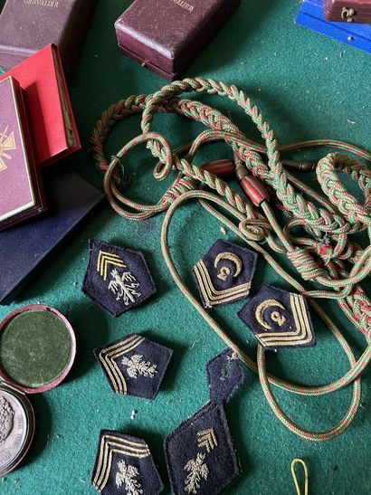 Memorabilia of Major General de G. Lot: collar...