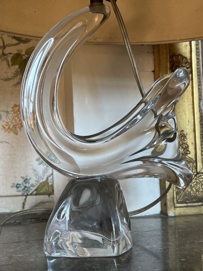 DAUM, XXème siècle

Lampe en cristal à décor...