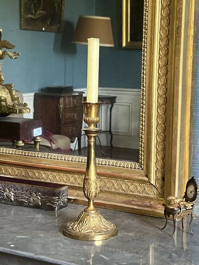 Paire de flambeaux en bronze ciselé et doré...