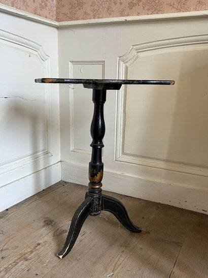 Small pedestal table in black lacquered wood,...