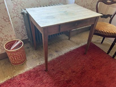 Table bureau en bois fruitier, début XIXème...