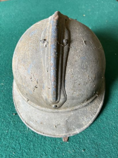 Artillery helmet, model 1915, called Adrian,...