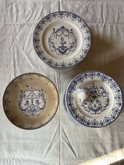 VIEILLARD à Bordeaux, vers 1900, modèle Moustiers

Partie...