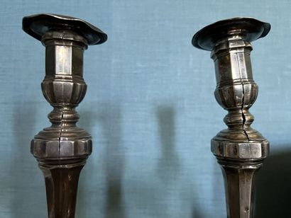 Paire de flambeaux en argent, maitre orfèvre...