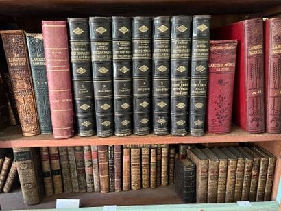 Mannette C de livres & dictionnaires français...