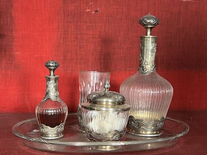 Verres de nuit, montés en argent poinçon...