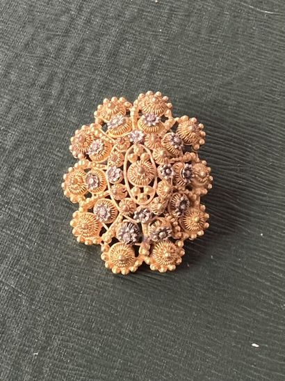 Broche en or filigrané.

Poids brut 8 gr...