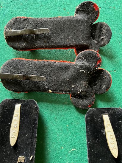 Artillery officer lot: pair of gold epaulets,...