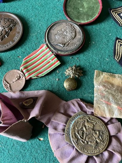 Memorabilia of Major General de G. Lot: collar...
