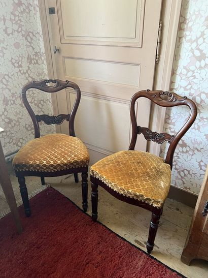 Paire de chaises en acajou et placage d'acajou...