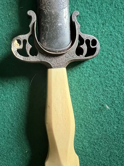 Dagger of venery. Handle with sides. Iron...