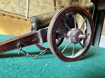Small barrel. Brass barrel, engraved. Wooden...