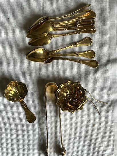 Lot en vermeil comprenant douze petites cuillères,...