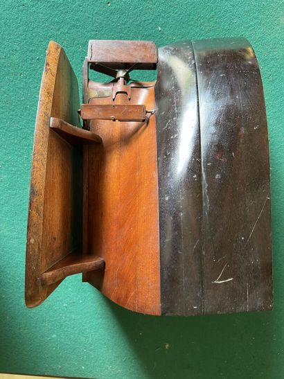 Model of the stern of a ship propelled by...