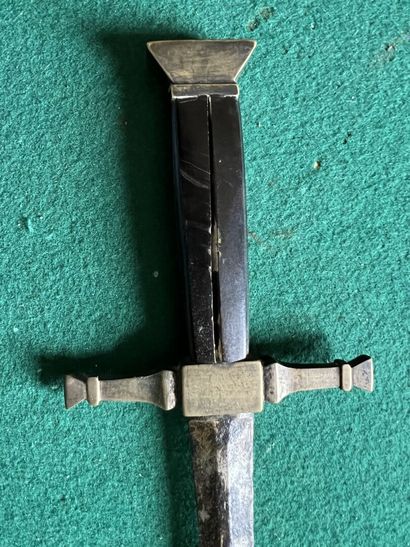Glaive. Horn fuse. Brass mounting. Guard...