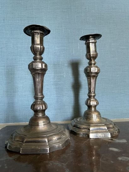 Paire de flambeaux en argent, maitre orfèvre...