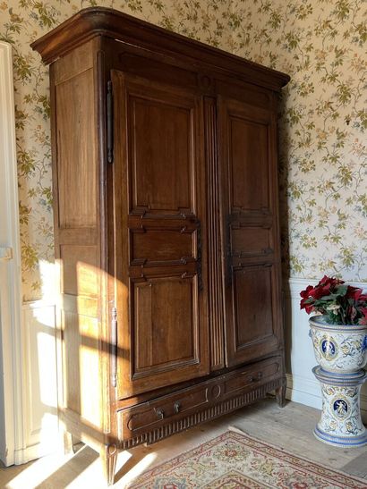 Molded oak cabinet, Lorraine work, end of...