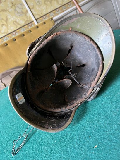Artillery helmet, model 1915, called Adrian,...