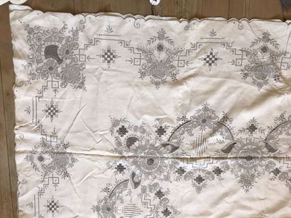 Table service embroidered with chrysanthemums,...
