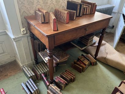 Table bureau en placage de bois fruitier,...