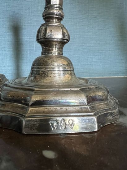 Paire de flambeaux en argent, maitre orfèvre...